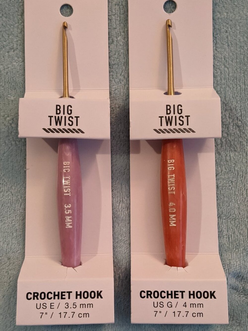 Lot of 2 Big Twist Ergonomic Crochet Hooks 3.5 mm 4 mm Brass/ Resin NEW!